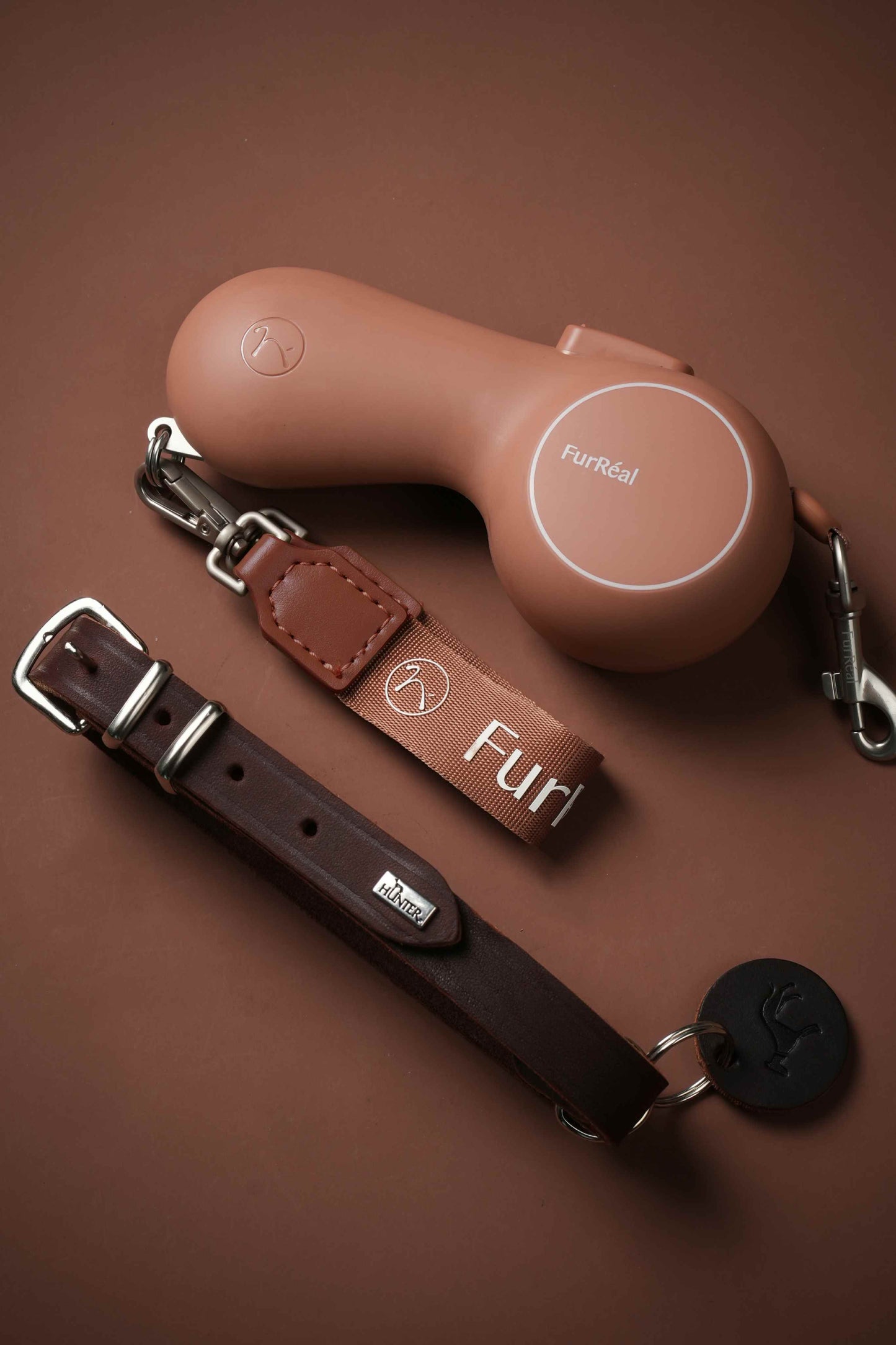 ChocoLéash™ | 3-in-1 Leash, Hand Warmer & Power Bank